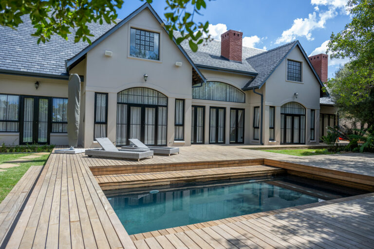 Choosing the Right Automated Sliding Deck Pool Cover
