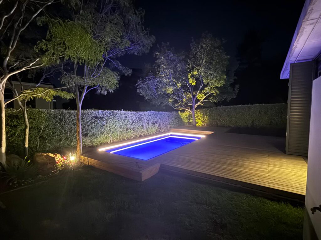 A sliding deck pool cover made and installed professionally by Geani Gold in South Africa